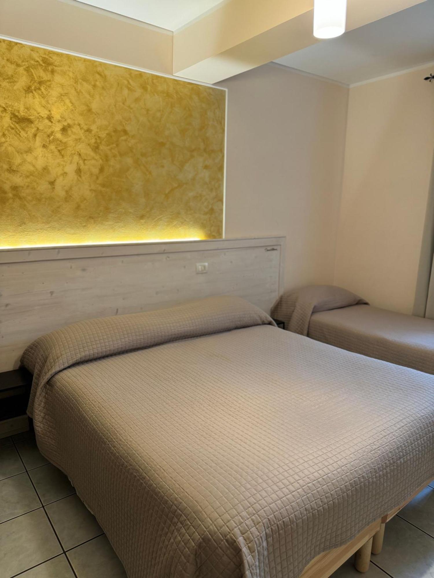 Hotel Lo Smeraldo Roccavivara Eksteriør billede